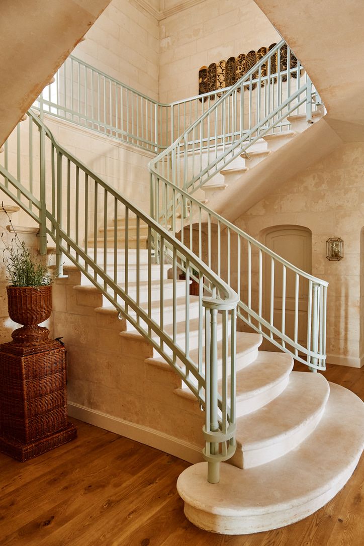 The staircase turning through the stairwell